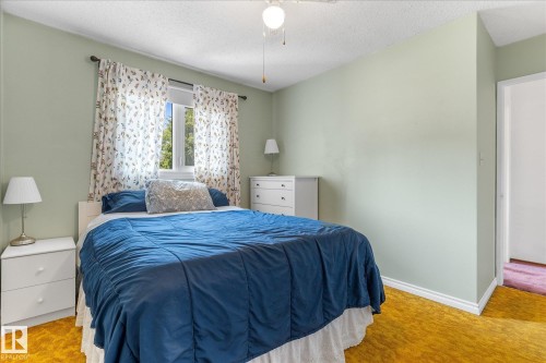 102 Spruce Glen, Spruce Grove, AB - Indoor Photo Showing Bedroom