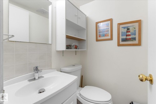 102 Spruce Glen, Spruce Grove, AB - Indoor Photo Showing Bathroom