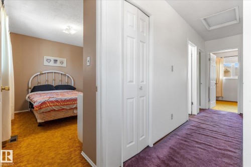 102 Spruce Glen, Spruce Grove, AB - Indoor Photo Showing Bedroom