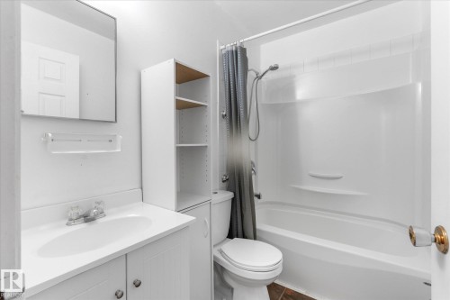102 Spruce Glen, Spruce Grove, AB - Indoor Photo Showing Bathroom