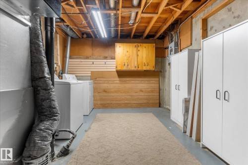 102 Spruce Glen, Spruce Grove, AB - Indoor Photo Showing Laundry Room