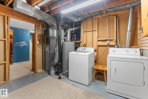 102 Spruce Glen, Spruce Grove, AB - Indoor Photo Showing Laundry Room