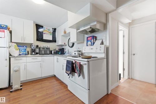 12758 117 Street Nw, Edmonton, AB - Indoor Photo Showing Kitchen