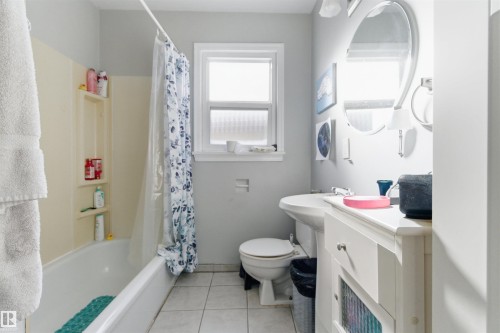 12758 117 Street Nw, Edmonton, AB - Indoor Photo Showing Bathroom
