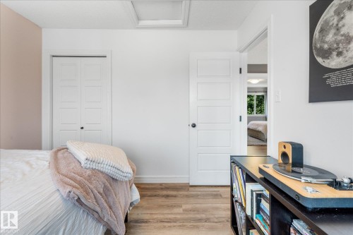 41 Meadowview Landing, Spruce Grove, AB - Indoor Photo Showing Bedroom