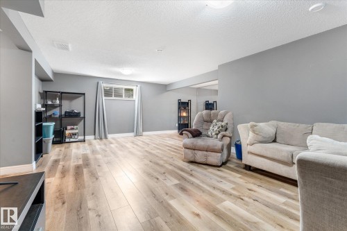 41 Meadowview Landing, Spruce Grove, AB - Indoor Photo Showing Living Room