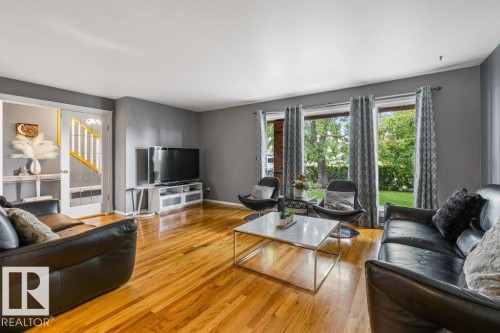 14119 73 Street Nw, Edmonton, AB - Indoor Photo Showing Living Room