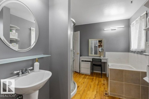 14119 73 Street Nw, Edmonton, AB - Indoor Photo Showing Bathroom
