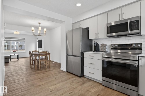 #44 1025 Secord Pm Nw, Edmonton, AB - Indoor Photo Showing Kitchen