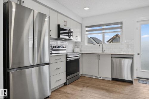 #44 1025 Secord Pm Nw, Edmonton, AB - Indoor Photo Showing Kitchen With Upgraded Kitchen