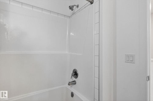 #44 1025 Secord Pm Nw, Edmonton, AB - Indoor Photo Showing Bathroom