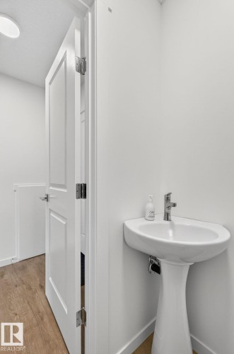 #44 1025 Secord Pm Nw, Edmonton, AB - Indoor Photo Showing Bathroom