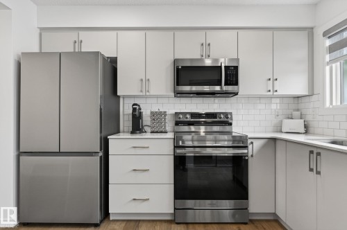 #44 1025 Secord Pm Nw, Edmonton, AB - Indoor Photo Showing Kitchen