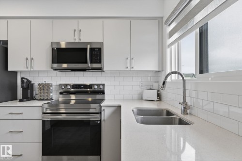 #44 1025 Secord Pm Nw, Edmonton, AB - Indoor Photo Showing Kitchen With Double Sink With Upgraded Kitchen