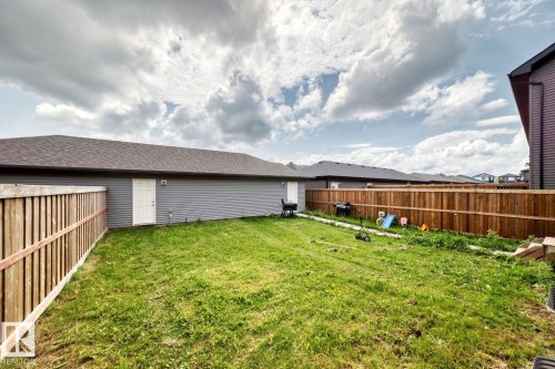 Expansive backyard featuring a partial privacy fence - 1261 Rosenthal Boulevard Nw, Edmonton, AB - Outdoor