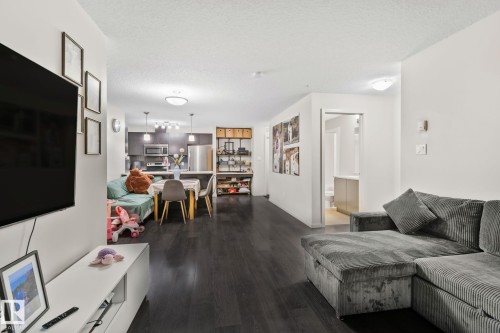 #226 344 Windermere Rd Nw, Edmonton, AB - Indoor Photo Showing Living Room