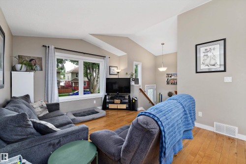 11432 87 Street Nw, Edmonton, AB - Indoor Photo Showing Living Room