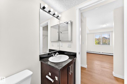 #206 3315 James Mowatt Tr Sw, Edmonton, AB - Indoor Photo Showing Bathroom