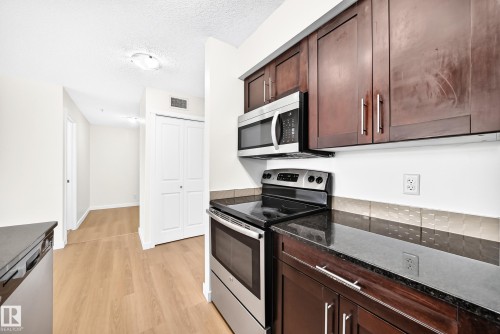 #206 3315 James Mowatt Tr Sw, Edmonton, AB - Indoor Photo Showing Kitchen