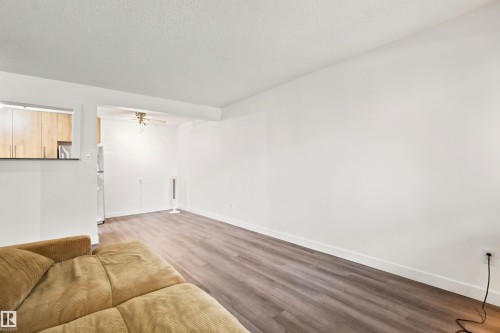 #112 10529 93 St Nw, Edmonton, AB - Indoor Photo Showing Other Room