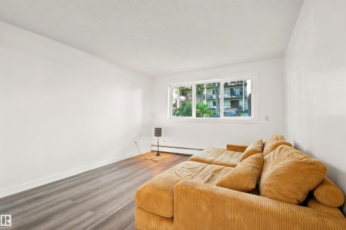 #112 10529 93 St Nw, Edmonton, AB - Indoor