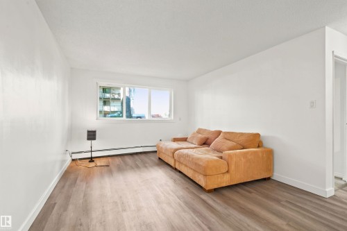 #112 10529 93 St Nw, Edmonton, AB - Indoor Photo Showing Other Room