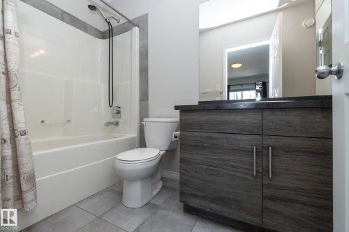 5233 Crabapple Link Sw, Edmonton, AB - Indoor Photo Showing Bathroom