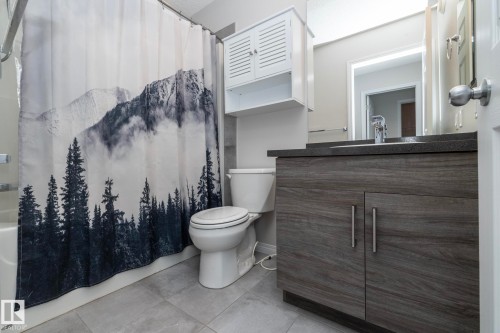 5233 Crabapple Link Sw, Edmonton, AB - Indoor Photo Showing Bathroom