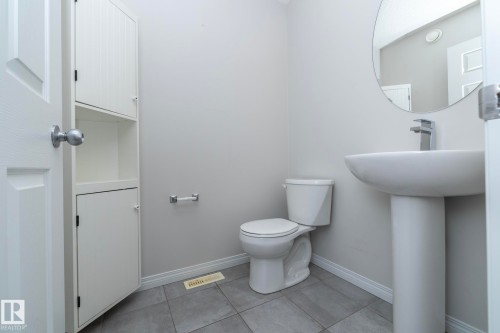 5233 Crabapple Link Sw, Edmonton, AB - Indoor Photo Showing Bathroom