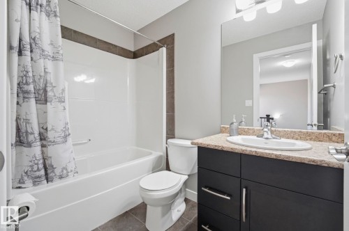 #9 94 Longview Dr, Spruce Grove, AB - Indoor Photo Showing Bathroom