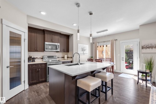 11 Rolston Close, Leduc, AB - Indoor Photo Showing Kitchen With Upgraded Kitchen