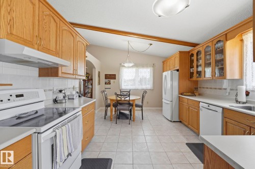 15204 75A Street Nw, Edmonton, AB - Indoor Photo Showing Kitchen