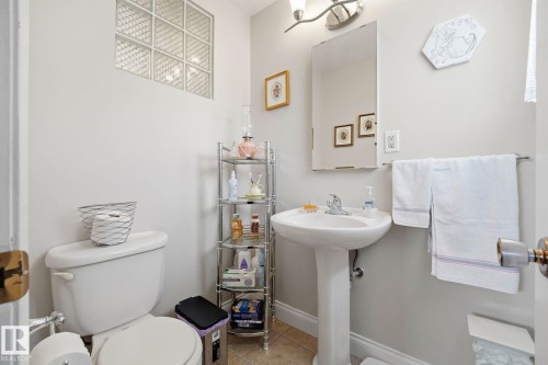 15204 75A Street Nw, Edmonton, AB - Indoor Photo Showing Bathroom