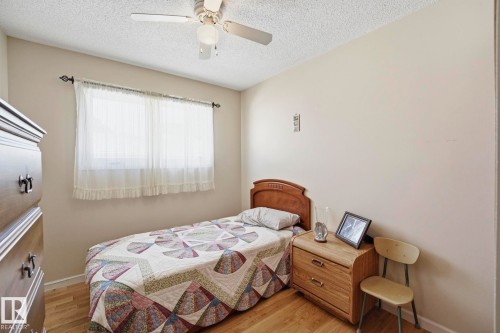 15204 75A Street Nw, Edmonton, AB - Indoor Photo Showing Bedroom