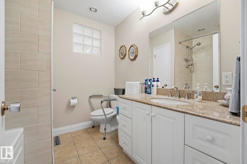 15204 75A Street Nw, Edmonton, AB - Indoor Photo Showing Bathroom