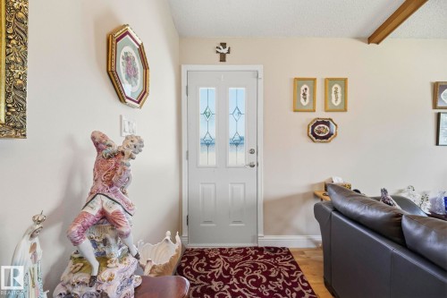 15204 75A Street Nw, Edmonton, AB - Indoor Photo Showing Other Room
