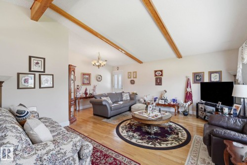 15204 75A Street Nw, Edmonton, AB - Indoor Photo Showing Living Room