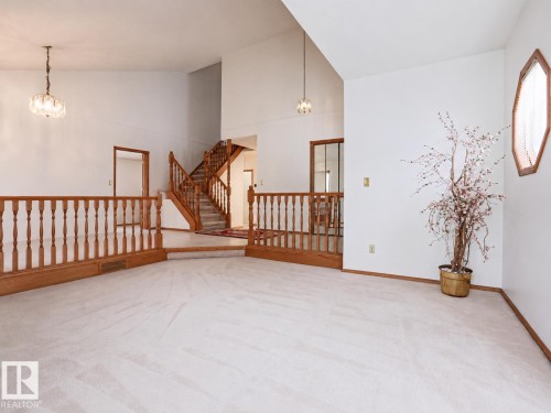 507 Burton Close Nw, Edmonton, AB - Indoor Photo Showing Other Room