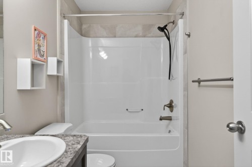 22068 95 Avenue Nw, Edmonton, AB - Indoor Photo Showing Bathroom