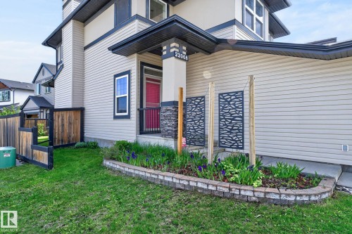 22068 95 Avenue Nw, Edmonton, AB - Outdoor