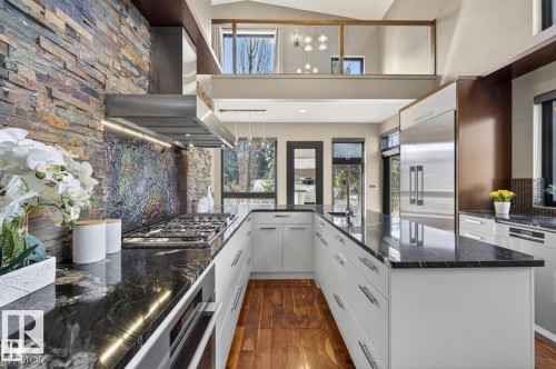 11908 41A Avenue Nw, Edmonton, AB - Indoor Photo Showing Kitchen With Upgraded Kitchen