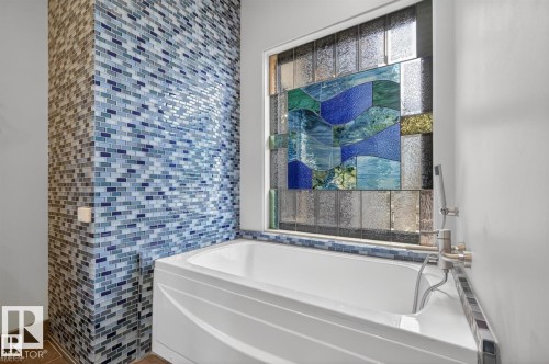 11908 41A Avenue Nw, Edmonton, AB - Indoor Photo Showing Bathroom