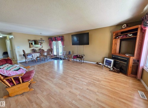 Spacious living area featuring laminate flooring - 5201 54 Street, Elk Point, AB - Indoor Photo Showing Living Room