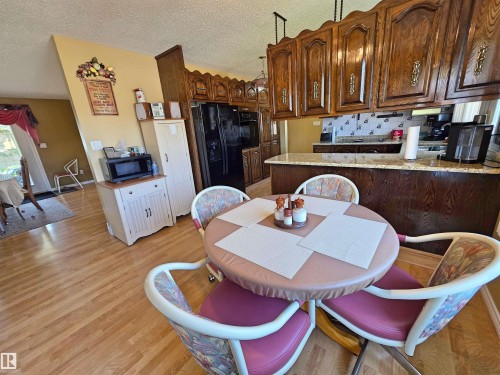 Breakfast nook right off the kitchen - 5201 54 Street, Elk Point, AB - Indoor Photo Showing Dining Room
