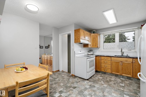 10972 35 Avenue Nw, Edmonton, AB - Indoor Photo Showing Kitchen