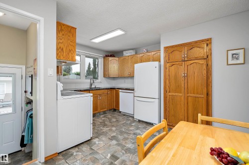 10972 35 Avenue Nw, Edmonton, AB - Indoor Photo Showing Kitchen