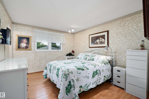 10972 35 Avenue Nw, Edmonton, AB - Indoor Photo Showing Bedroom