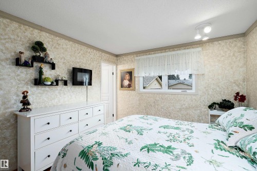 10972 35 Avenue Nw, Edmonton, AB - Indoor Photo Showing Bedroom