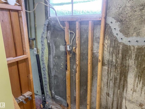 The bathroom has had an apoxy repair with a lifetime warranty.  The seller wanted to show the repair and will provide transferable lifetime warranty. - 10972 35 Avenue Nw, Edmonton, AB - 