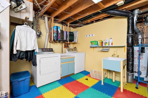 10972 35 Avenue Nw, Edmonton, AB - Indoor Photo Showing Laundry Room